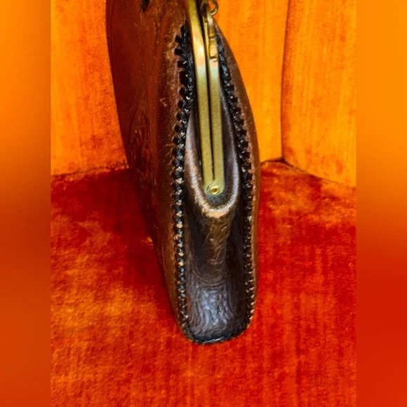 VTG Justin Leather Co Purse Art Nouveau Hand Tooled Leather Turnloc Clasp 1921​